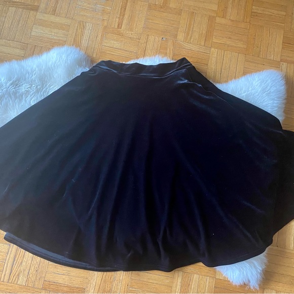Blackmillk- Black Velvet Pocket Midi Skirt - size medium - Picture 7 of 8